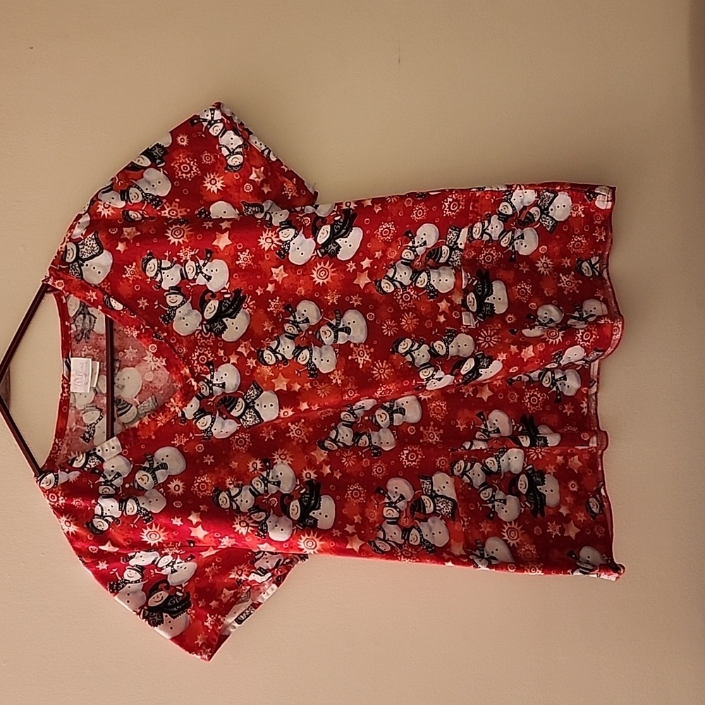 4 for $20 scrubs. Snowman holiday v neck top. Size xL